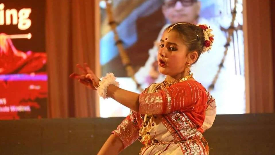 A young classical dancer from RAWA’s original gallery